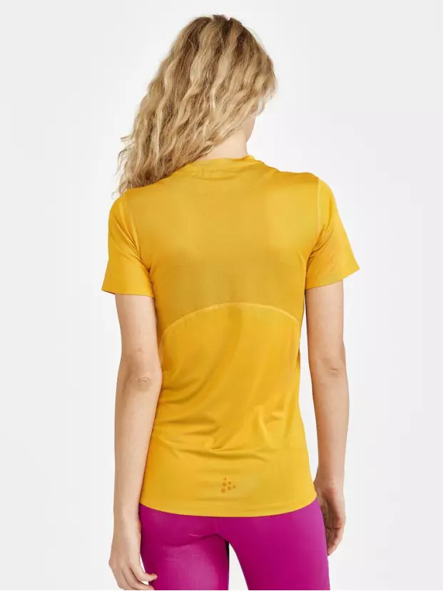 ADV ESSENCE SS TEE W