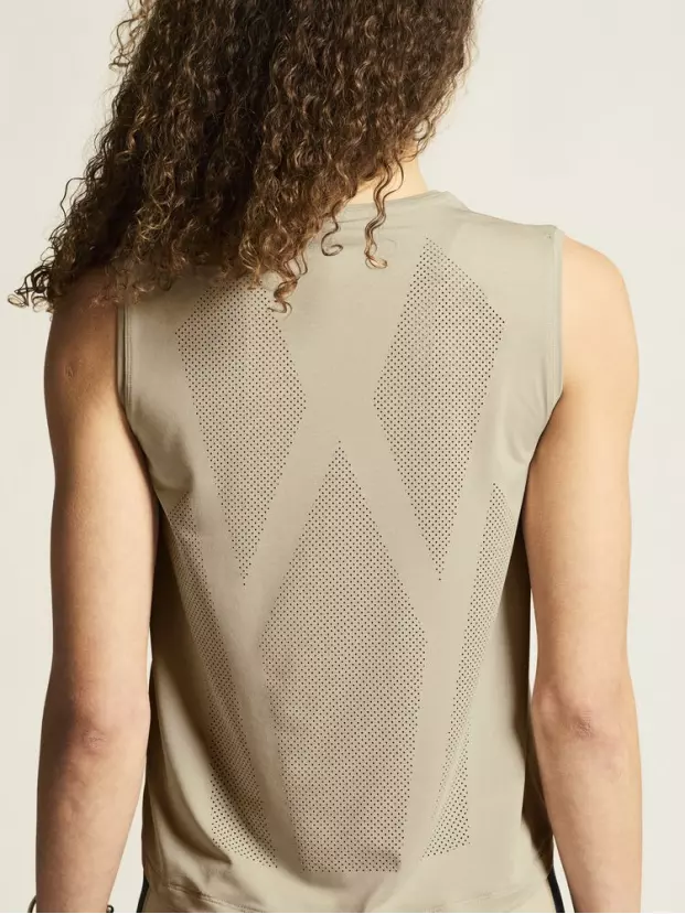 ADV TONE PERFORATED TANK TOP W