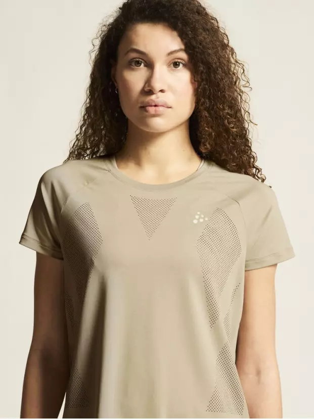 ADV TONE PERFORATED TEE W